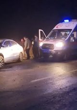 İki otomobil kafa kafa &ccedil;arpıştı: 4 yaralı