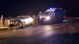 İki otomobil kafa kafa çarpıştı: 4 yaralı