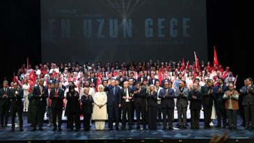 İlk Temsili 15 Temmuz&rsquo;da Ger&ccedil;ekleşmişti: "En Uzun Gece" Destanı Farklı Şehirlerde Sergilenecek!