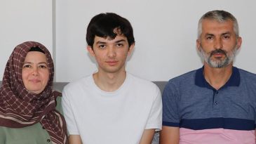 İmam hatip mezunu Muhammed YKS'de b&uuml;y&uuml;k başarı elde etti | İşte hayalindeki meslek ve başarısının sırrı…