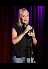 İngiliz Komedyen Cerys Nelmes Hırsızlık Ş&uuml;phesiyle G&ouml;zaltına Alındı