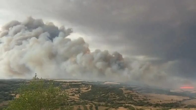 İspanya'yı Alevler Sardı: 2 Can Kaybı