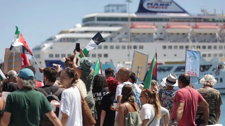 İsrailli Turistler Girit Adası'nda Şaşkınlık Yaşadı: 'Özgür Filistin' Sloganları Yükseldi