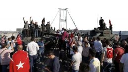 İstanbul 2 Nolu Barosu'ndan 15 Temmuz için anma yürüyüşü: Halkın yazdığı demokrasi destanına anlamlı destek!