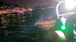 İstanbul Boğazı'nda kurtarma operasyonu! Kontrolsüz şekilde sürüklenen teknedeki 2 kişiye ulaşıldı
