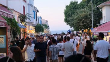 İstanbul'a Yakınlığıyla Tercih Ediliyor! Doluluk Oranı Y&uuml;zde 100'e Ulaştı: İğne Atsan Yere D&uuml;şm&uuml;yor