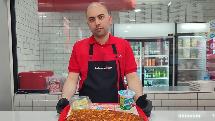 İstanbul'da 'böyle esnaflar da varmış' dedirten fiyat tablosu | 2 lahmacun 1 ayranın ücret şaşkına çeviriyor… 'Dede nasihatini uyguluyoruz'