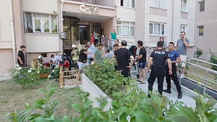 İstanbul'da Kimyasal Madde Alarmı! 15 Katlı Bina Boşaltıldı