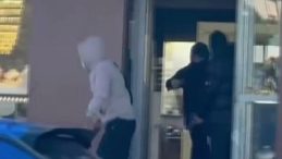 İstanbul'da Kuyumcuyu Soymaya Çalışan Şüpheliler Ateş Açılmasıyla Kaçtı