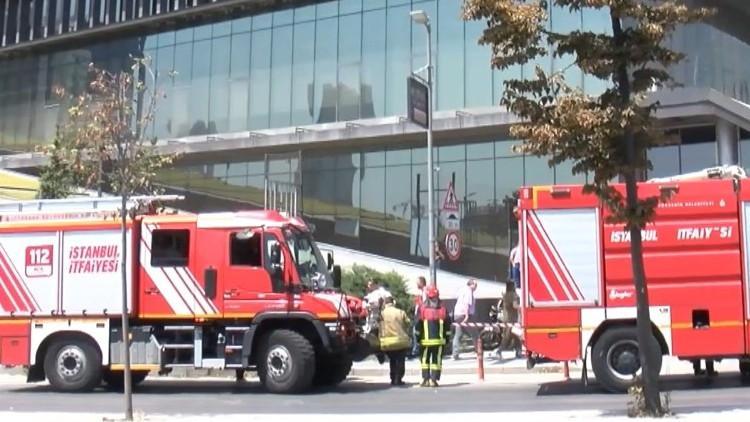 İstanbul'da Tapu Müdürlüğü'nde Yangın Paniği