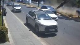 İstanbul’da Feci Kaza! Ağaca Çarpıp Karşı Şeride Geçti: 4 Yaralı