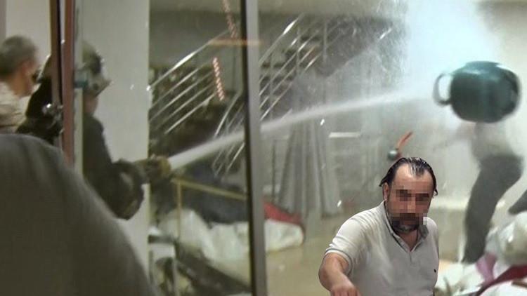 İtfaiyeciden Asayiş Olayına Müdahale! Tazyikli Su Kullanarak Yakalanmasını Sağladı