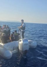 İzmir'de 33 D&uuml;zensiz G&ouml;&ccedil;men Kurtarıldı