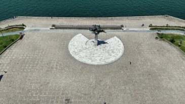 İzmir'de Hava Sıcaklığı Rekor Kırdı! 4 G&uuml;n Daha Devam Edecek