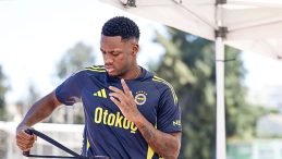 Jhon Duran, Fenerbah&ccedil;e'deki İlk Antrenmanına Adım Attı