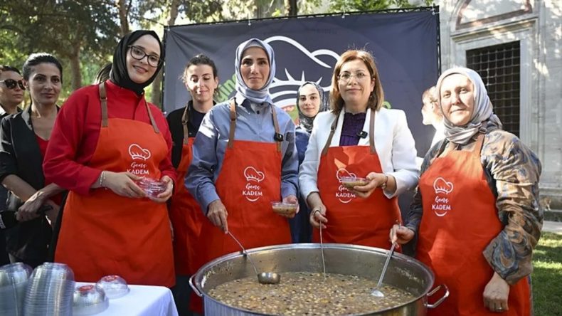 Kadem Şehzade Camii’nde Aşure Dağıtımı Gerçekleştirildi