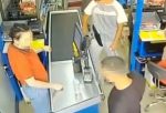 Kadın kasiyere yumruklu saldırı! Kanlar içinde kaldı, burnu kırıldı… Dehşet anları kamerada!