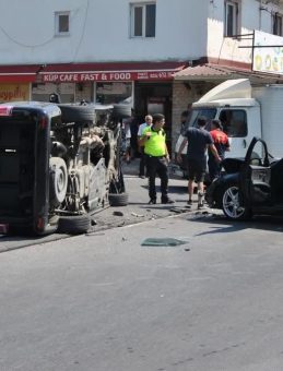 Kafa kafaya çarpıştılar! Burunları bile kanamadı