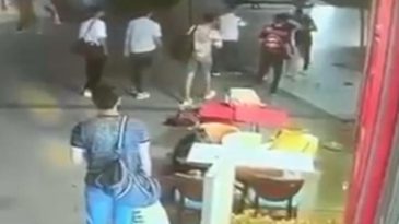Kağıthane'de Eski Eşinin Sosyal Medyada Yayın Yapan Arkadaşına Bı&ccedil;akla Saldırdı