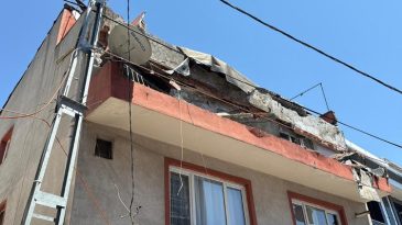 Kağıthane&rsquo;de Tehlikeli Olay: Balkon &Ccedil;&ouml;kt&uuml;!
