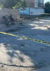 Kaldırımdaki Ahşap Plakaya &Ccedil;arpan Motosiklet S&uuml;r&uuml;c&uuml;s&uuml; Hayatını Kaybetti