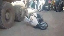 Kamyon ile Motosiklet Çarpışması: 1 Ölü