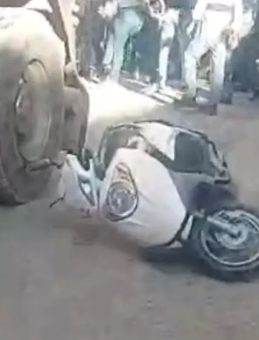 Kamyon ile Motosiklet Çarpışması: 1 Ölü
