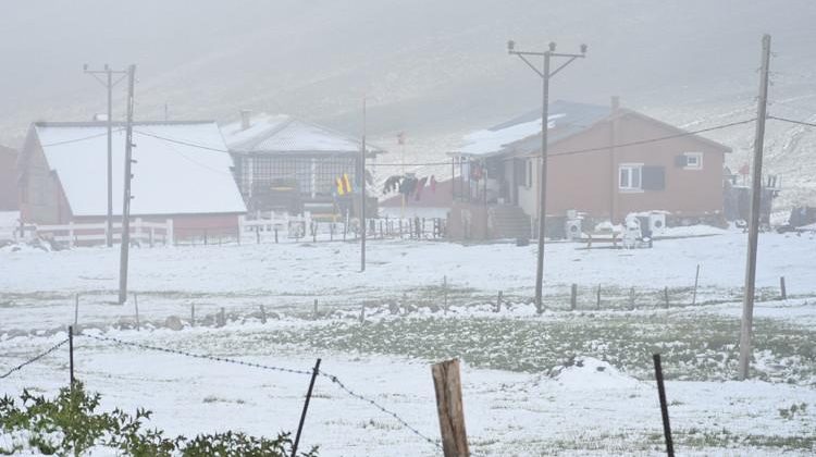 Kar Geri Döndü! İki Şehirde Kar Yağışı Başladı