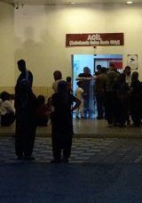 Karısını 20 Bı&ccedil;ak Darbesiyle Katletti