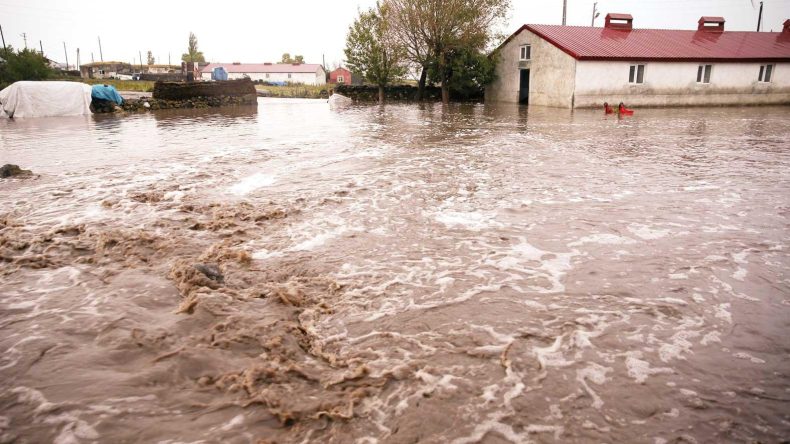 Kars’ta Sağanak Yağış Sele Dönüştü