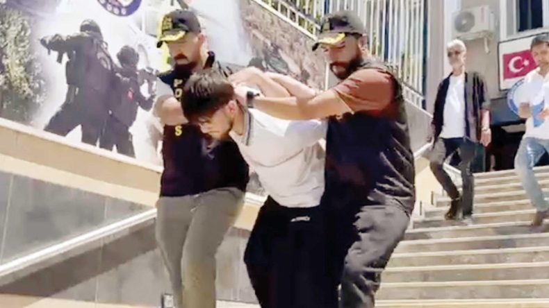 Katil valizin içinden çıktı… Arkadaşını öldürdü, tutuklandı