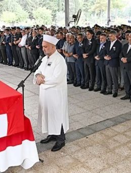 Kayalıklardan Düşen Şehit Toprağa Verildi