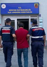 Kayseri'de FET&Ouml; &Uuml;yesi Şahıs Jandarmadan Ka&ccedil;amadı
