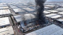 Kayseri’de Mobilya Fabrikası Yangınla Yüzleşiyor