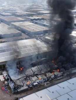 Kayseri’de Mobilya Fabrikası Yangınla Yüzleşiyor