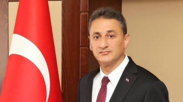 Kazada yaralanan eski Bitlis Valisi Erol Kara&ouml;meroğlu, yaşam m&uuml;cadelesini kaybetti