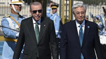Kazakistan Cumhurbaşkanı Ankara'da | Erdoğan, Tokayev'i resmi t&ouml;renle karşıladı