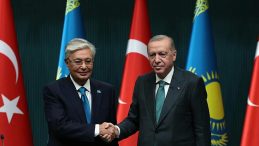 Kazakistan Cumhurbaşkanı Tokayev&apos;e Devlet Nişanı