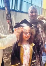 Kelebek &ccedil;ocuk Beray&rsquo;a mezuniyet t&ouml;reni