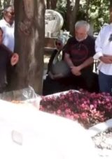 Kemal Sunal, vefatının 25. yıl d&ouml;n&uuml;m&uuml;nde kabri başında anıldı!