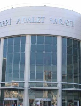 Kendisine Mesaj Atan Adamı Eve Çağırıp Kocasıyla Yaraladı: Saldırgan Çift İçin Karar Verildi!