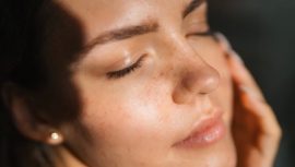 Kırışıklık, Leke ve Elastikiyet Kaybı: Güneş İşte Bu Nedenle Cildinizi Yaşlandırıyor!