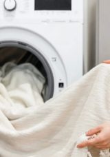 Kıyafetten Kıyafete Ge&ccedil;en Boya Nasıl &Ccedil;ıkar? Makinede Rengi Değişen &Ccedil;amaşırlar Nasıl Temizlenir?
