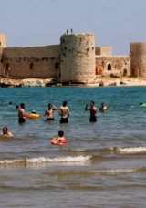 Kızkalesi'ne Yerli ve Yabancı Turist Akını