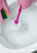 Klozet Kenarı Sararması Nasıl Ge&ccedil;er? Klozet Kenarındaki Sarı Lekeler Neyle Temizlenir?