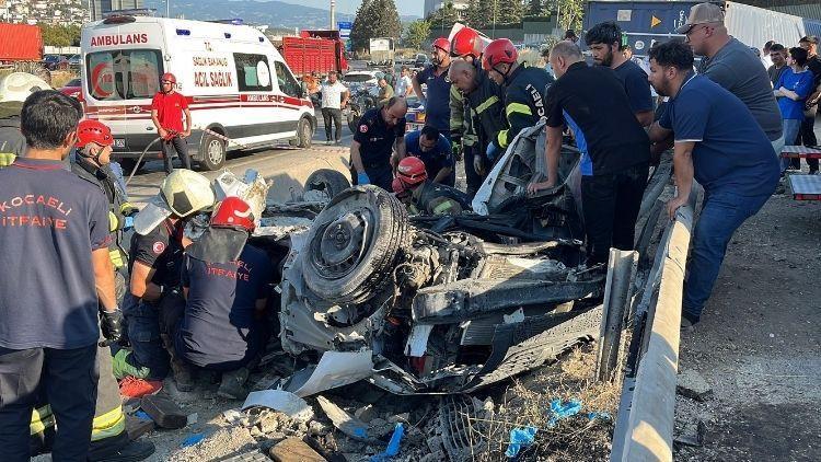 Kocaeli’de Trajik Kaza! İki Araç ve TIR Çarpıştı; 5 Kayıp, 1 Yaralı