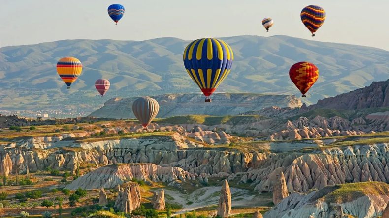 Kültür ve Turizm Bakanı Mehmet Nuri Ersoy Duyurdu: "Kapadokya Michelin Rehberi'nde Yerini Aldı!"