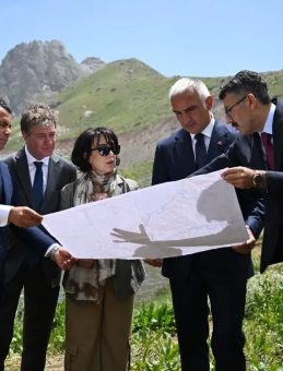 Kültür ve Turizm Bakanı Mehmet Nuri Ersoy Hakkâri'yi Ziyaret Etti
