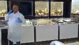 Kuyumcu Soygununu Ateşle Engelledi