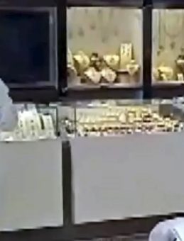 Kuyumcu Soygununu Ateşle Engelledi
